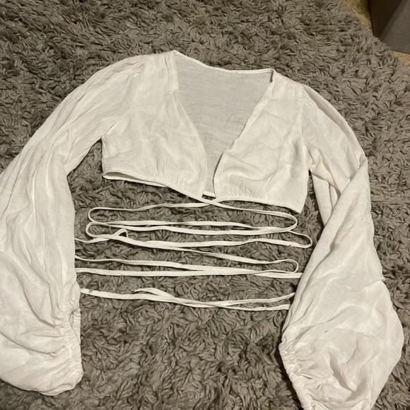 Adorable wrap around top - Picture 1 of 1